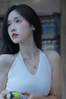 他的手攀向了我的高峰